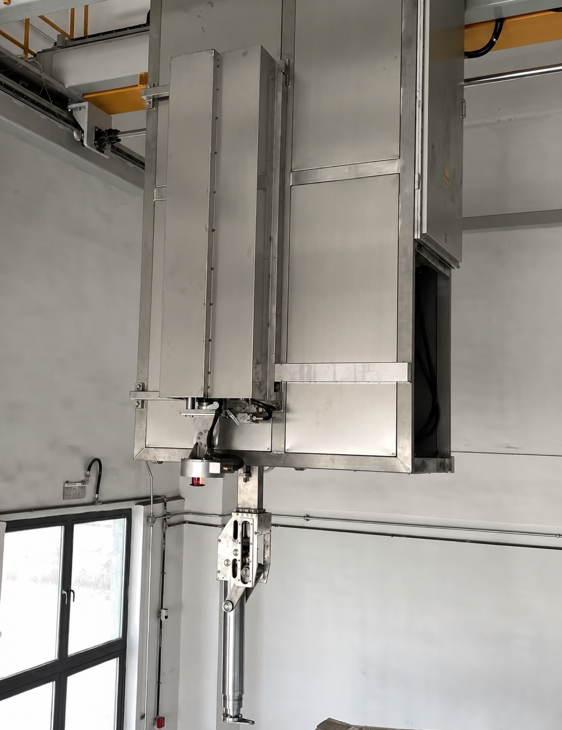 Overhead cleaning machine for selected vessel-cleaning applications
